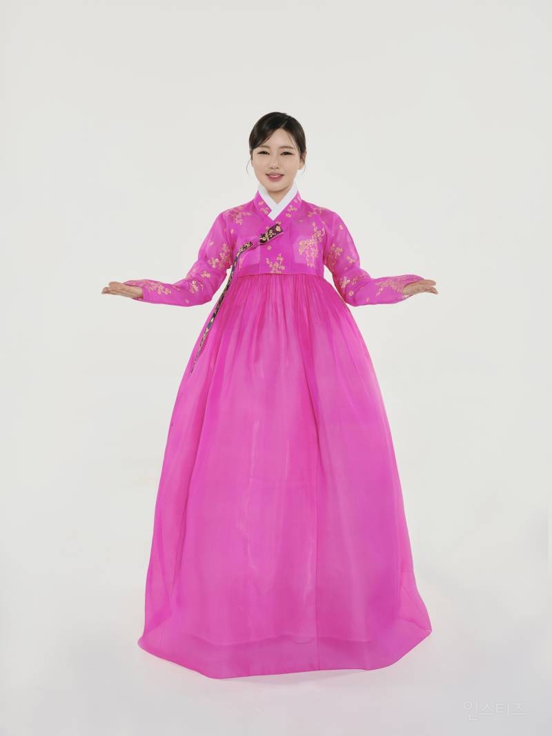  &apos;트롯여제&apos; 송가인, &apos;약산도 흑염소 진액&apos; 모델 발탁