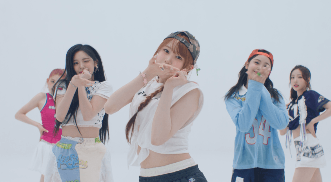 교복 착장으로 반응 좋은 하츠투하츠 뮤비 비주얼.gif | 인스티즈