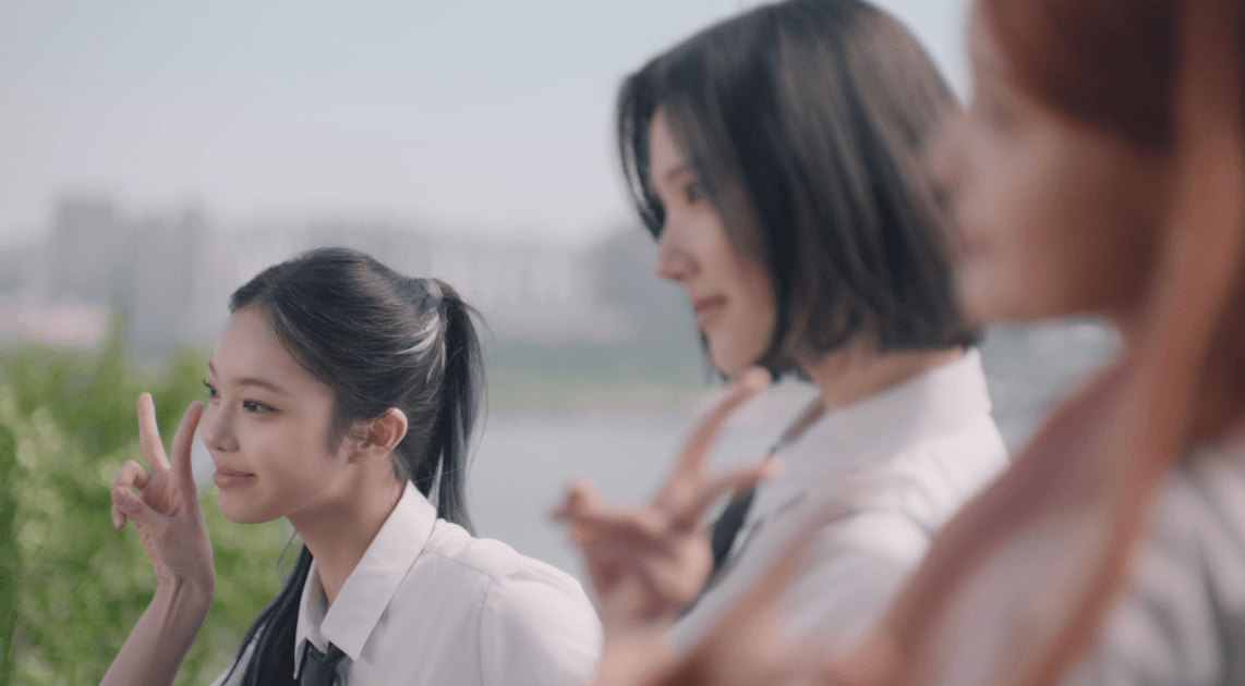 교복 착장으로 반응 좋은 하츠투하츠 뮤비 비주얼.gif | 인스티즈