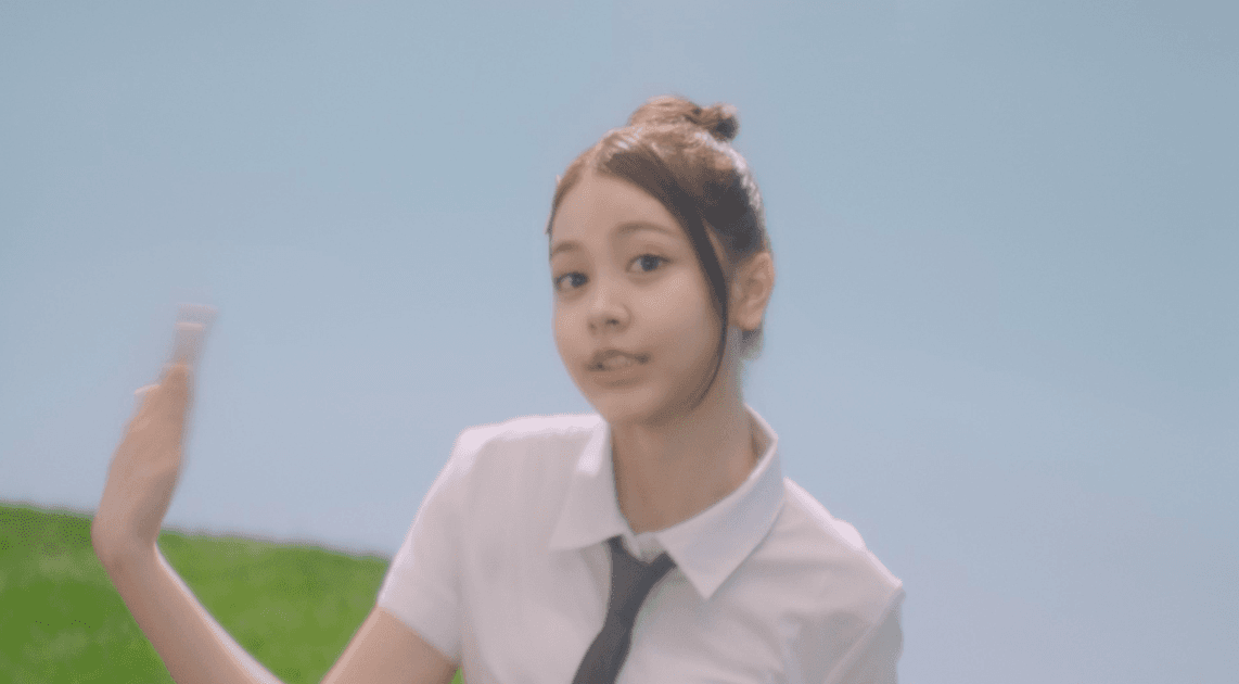 교복 착장으로 반응 좋은 하츠투하츠 뮤비 비주얼.gif | 인스티즈