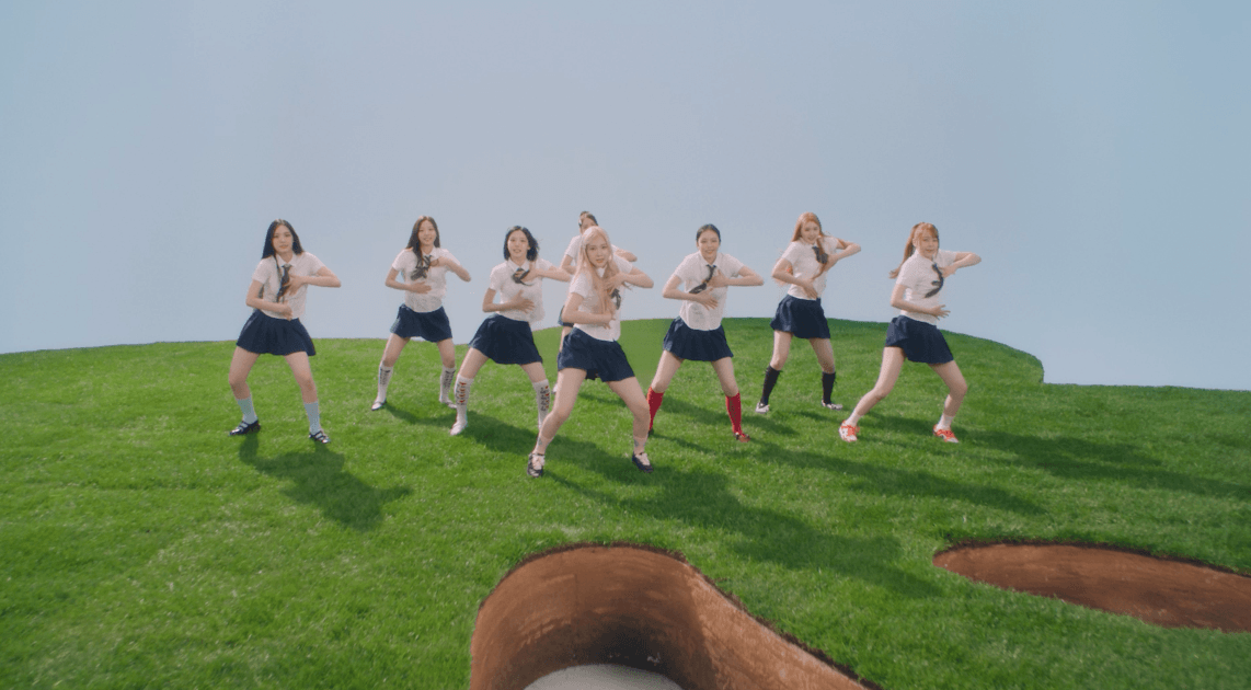 교복 착장으로 반응 좋은 하츠투하츠 뮤비 비주얼.gif | 인스티즈
