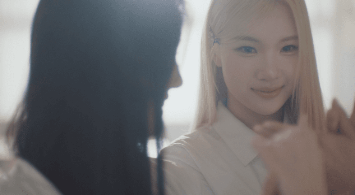 교복 착장으로 반응 좋은 하츠투하츠 뮤비 비주얼.gif | 인스티즈