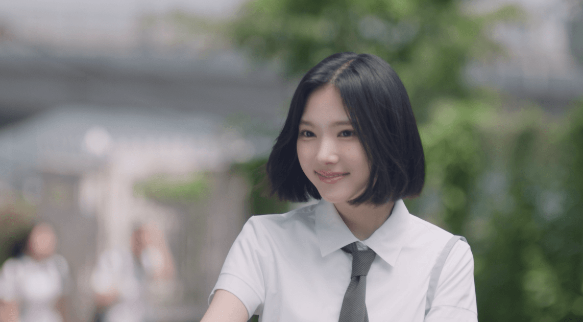  교복 착장으로 반응 좋은 하츠투하츠 뮤비 비주얼.gif