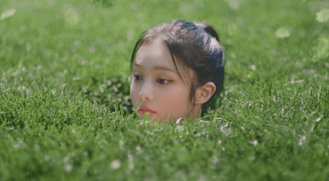 교복 착장으로 반응 좋은 하츠투하츠 뮤비 비주얼.gif | 인스티즈