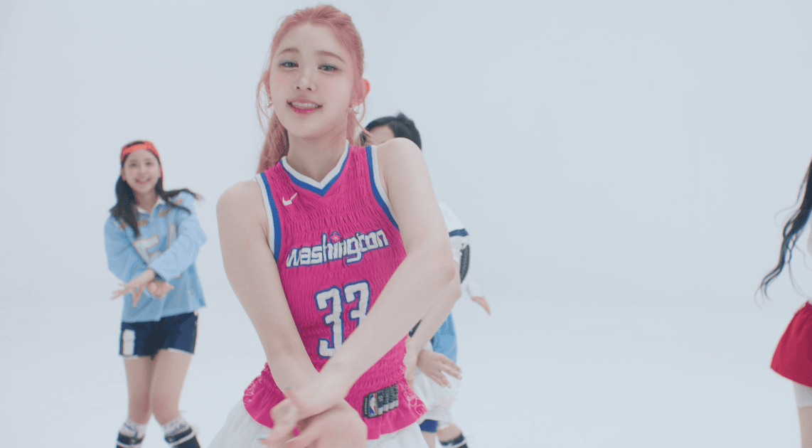 교복 착장으로 반응 좋은 하츠투하츠 뮤비 비주얼.gif | 인스티즈