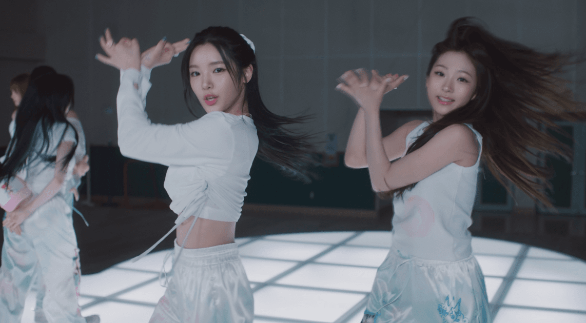 교복 착장으로 반응 좋은 하츠투하츠 뮤비 비주얼.gif | 인스티즈