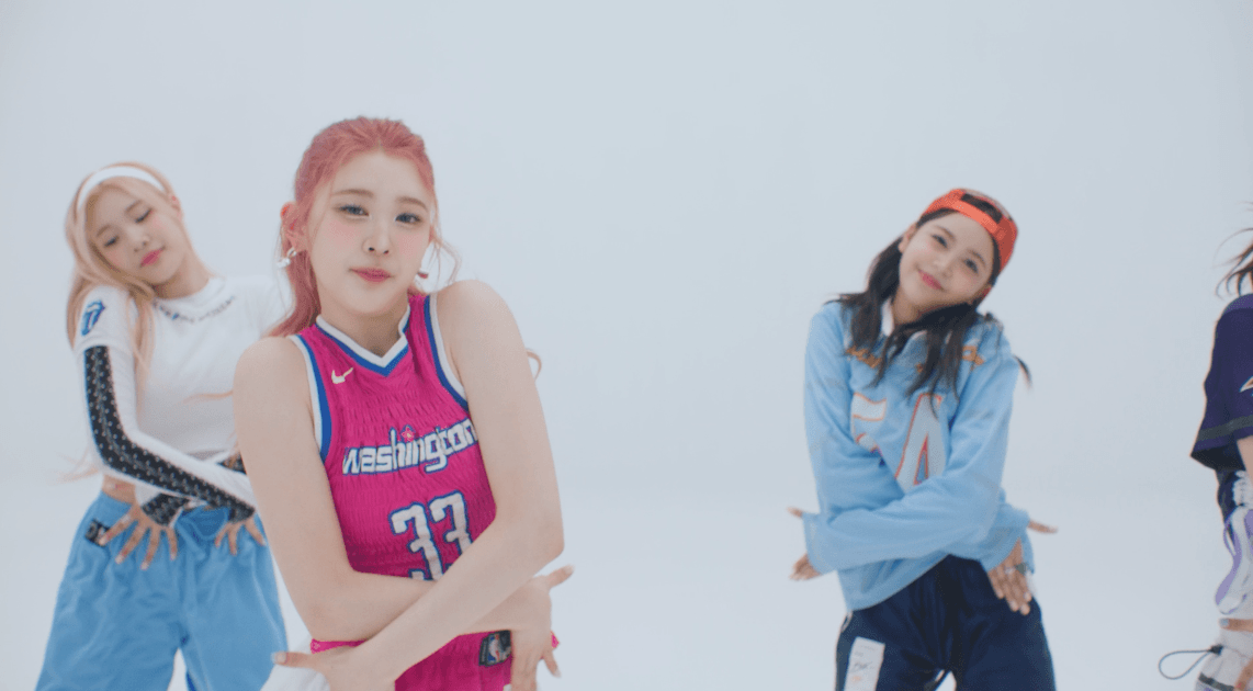 교복 착장으로 반응 좋은 하츠투하츠 뮤비 비주얼.gif | 인스티즈