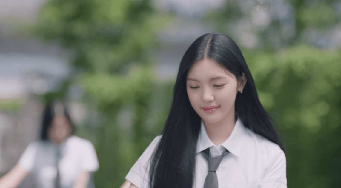 교복 착장으로 반응 좋은 하츠투하츠 뮤비 비주얼.gif | 인스티즈
