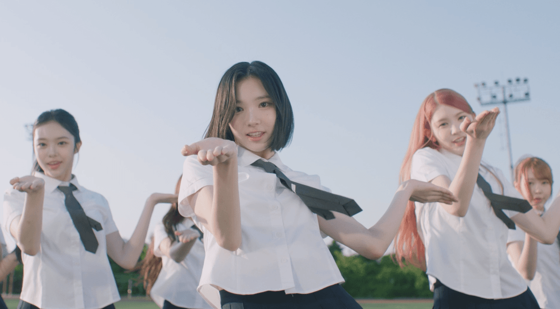 교복 착장으로 반응 좋은 하츠투하츠 뮤비 비주얼.gif | 인스티즈