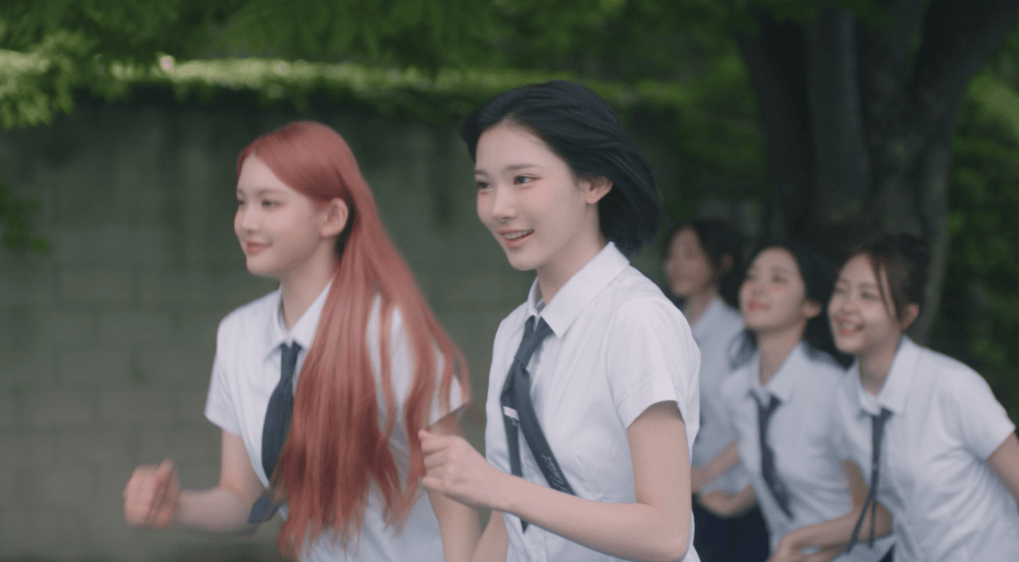 교복 착장으로 반응 좋은 하츠투하츠 뮤비 비주얼.gif | 인스티즈