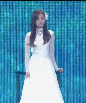 그 당시 커뮤 폭파 허가윤 연말무대 스타일링 | 인스티즈