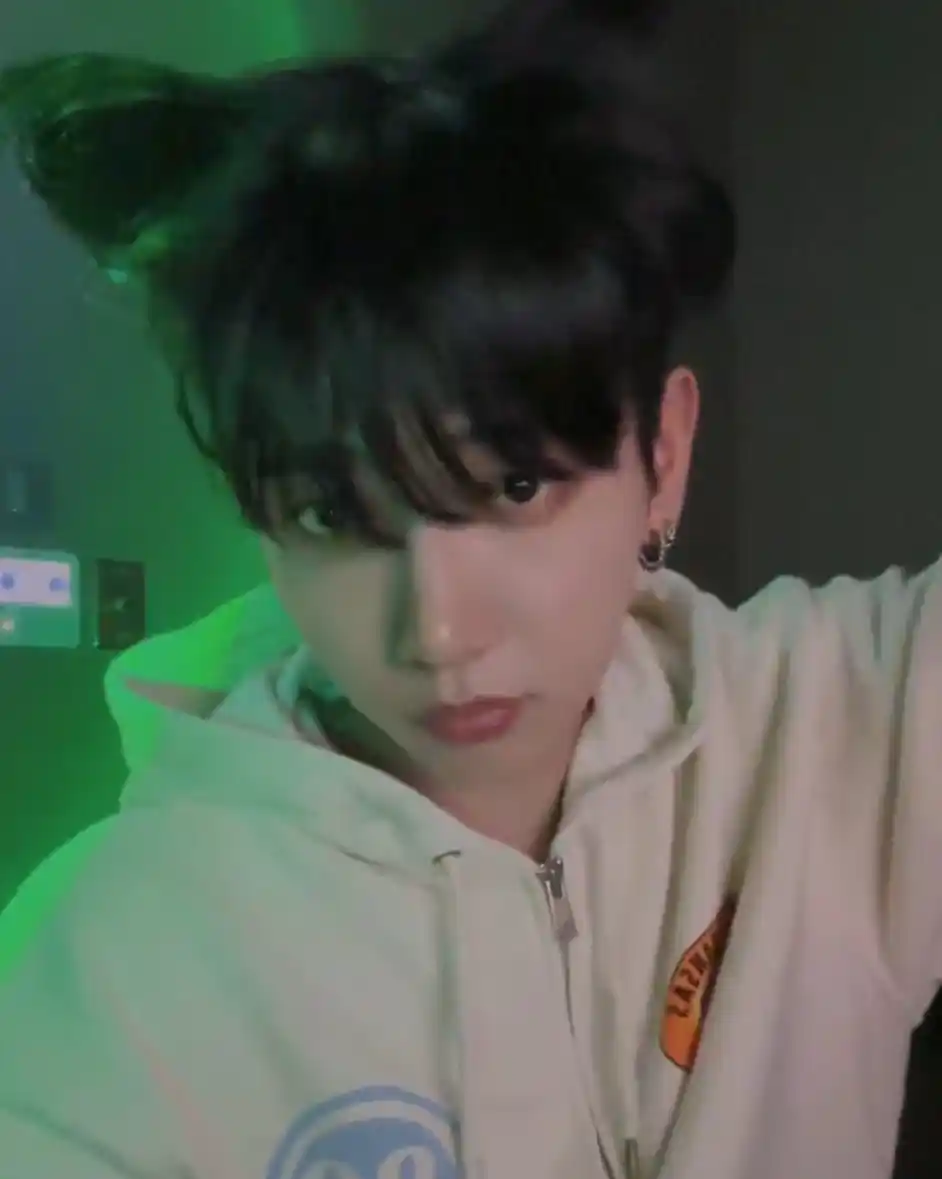 왔다 내 전지현 명재현 명왼 명른 위버스 라이브 셀카 남찍사 공항 남찍사 고화질 (11) webp 공유 | 인스티즈