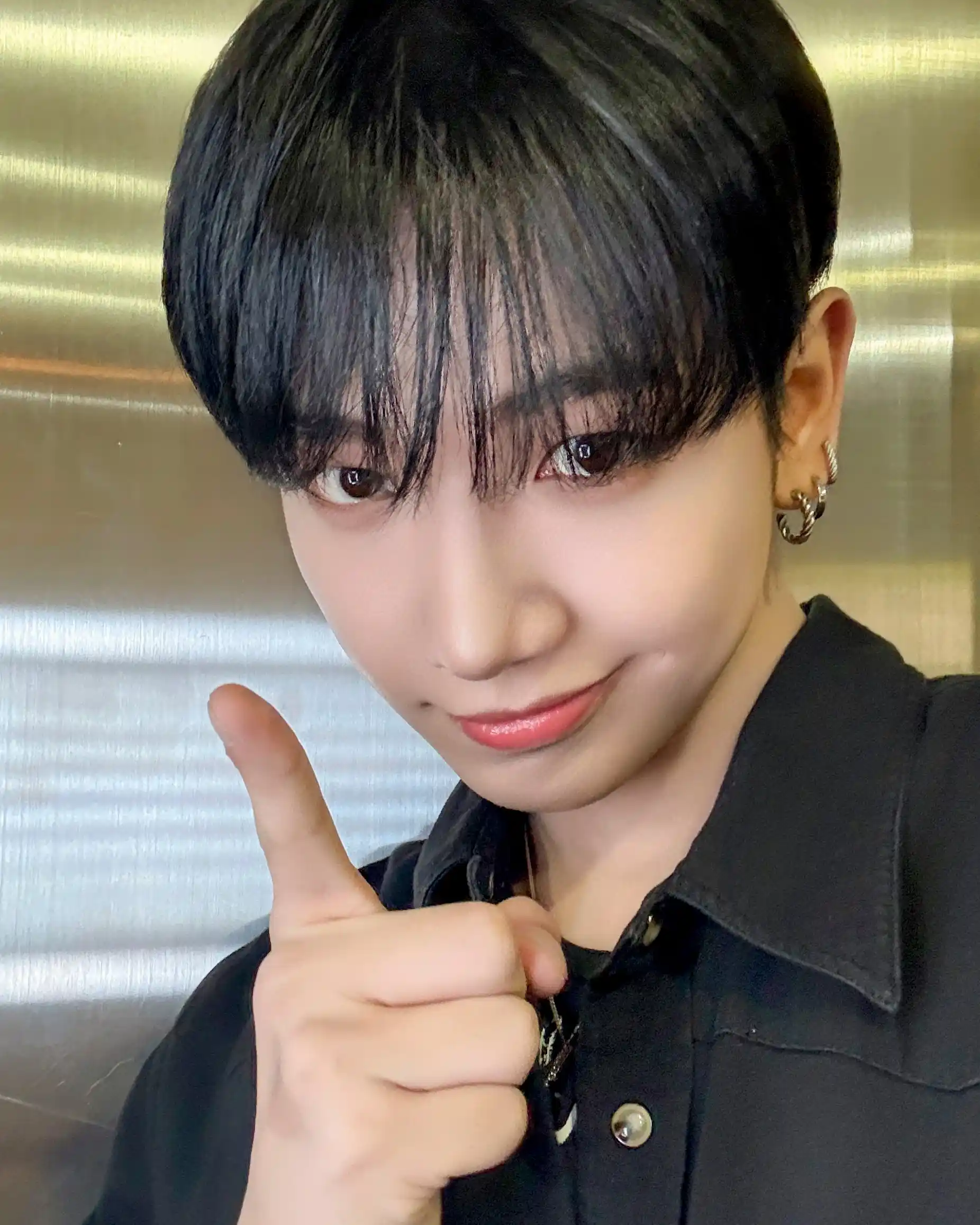 왔다 내 전지현 명재현 명왼 명른 위버스 라이브 셀카 남찍사 공항 남찍사 고화질 (11) webp 공유 | 인스티즈