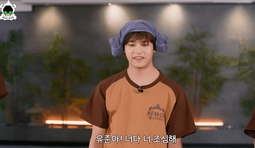 찜질방에서 인간 볼링하는 남돌 | 인스티즈