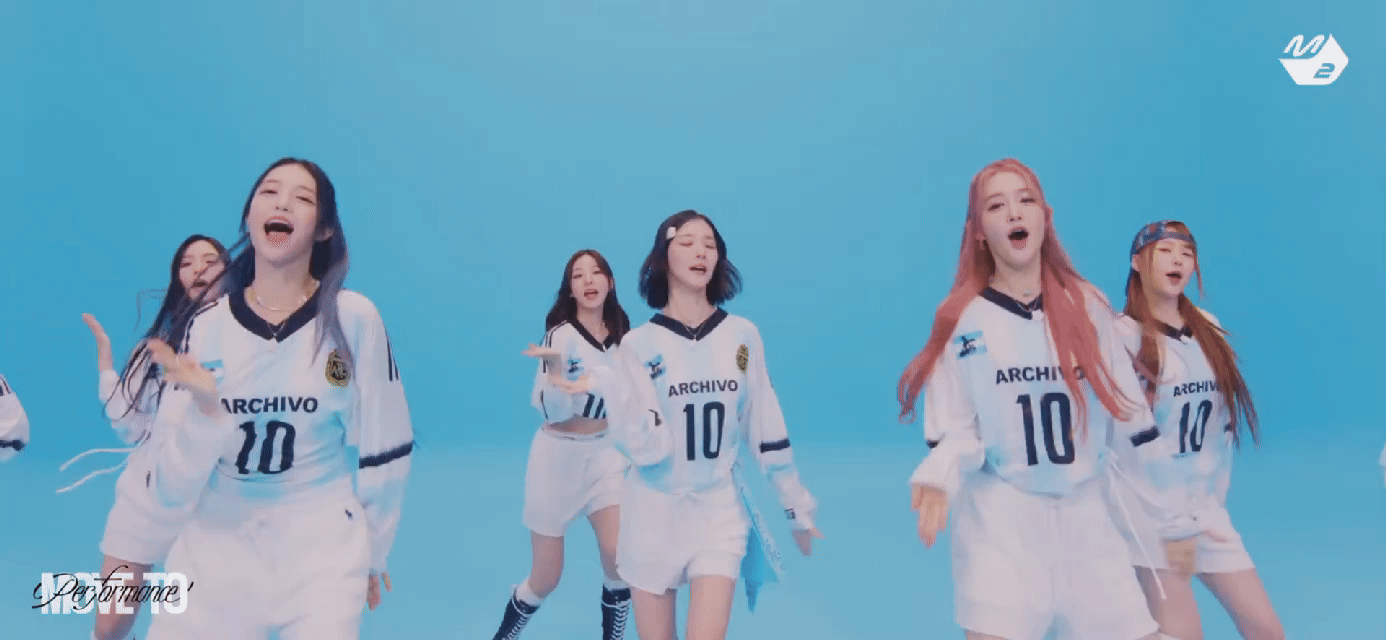 음방보다 카메라 무빙 좋다는 하츠투하츠 퍼포먼스.gif | 인스티즈