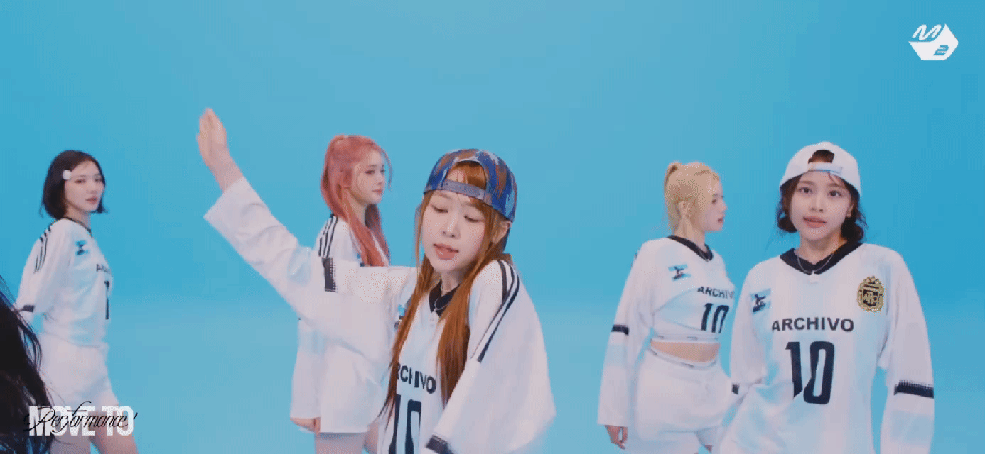 음방보다 카메라 무빙 좋다는 하츠투하츠 퍼포먼스.gif | 인스티즈