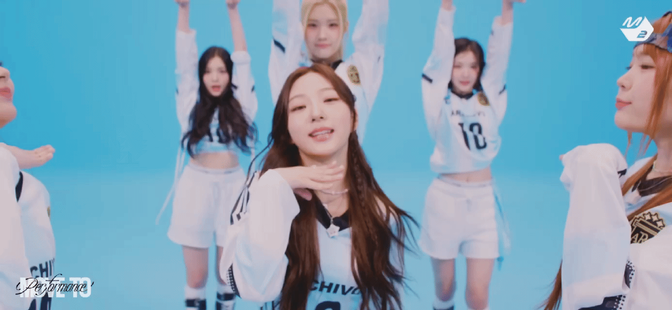 음방보다 카메라 무빙 좋다는 하츠투하츠 퍼포먼스.gif | 인스티즈