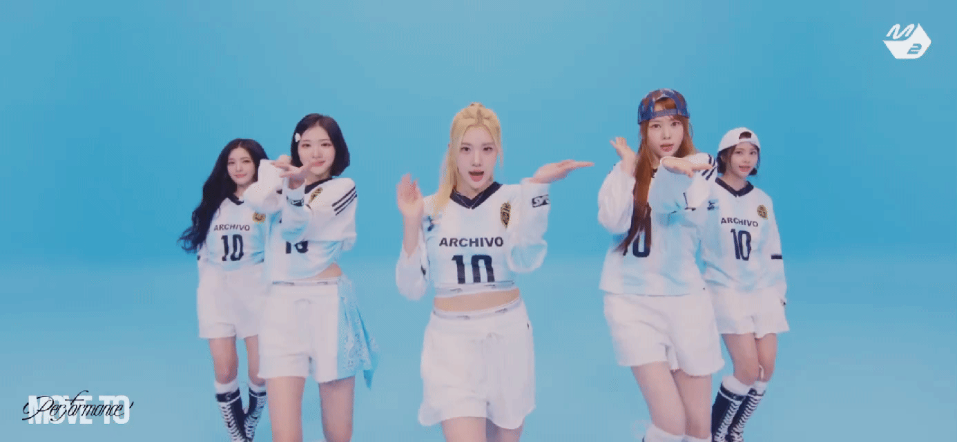 음방보다 카메라 무빙 좋다는 하츠투하츠 퍼포먼스.gif | 인스티즈