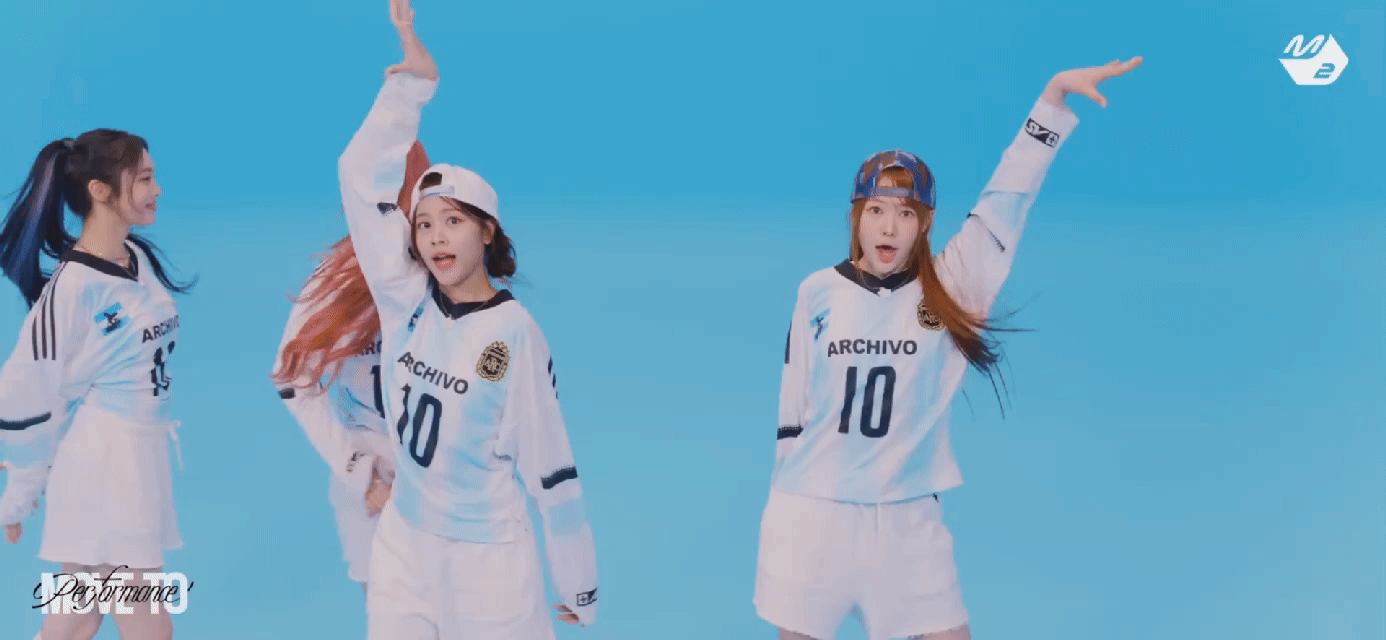 음방보다 카메라 무빙 좋다는 하츠투하츠 퍼포먼스.gif | 인스티즈