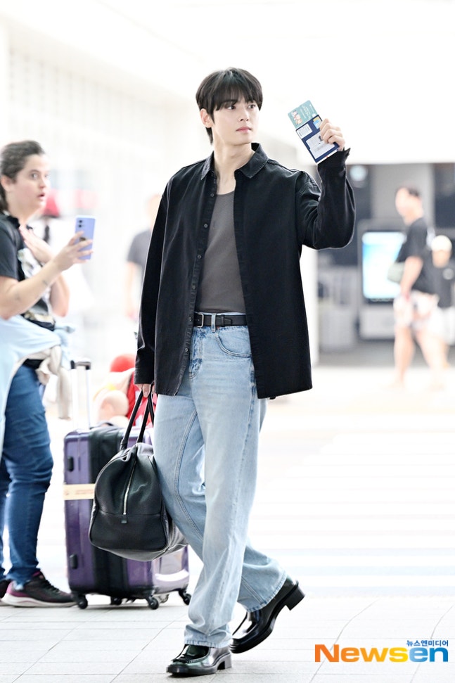 [잡담] 차은우 출국 사진 | 인스티즈