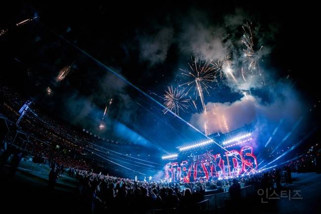 스트레이 키즈, 美 뉴욕 시티 필드 단독 공연 성공적 개최..K팝 위상 밝혔다 | 인스티즈