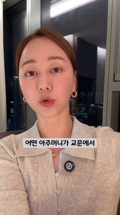 엄마도 없다면서, 머리는 이쁘게 묶었네? | 인스티즈
