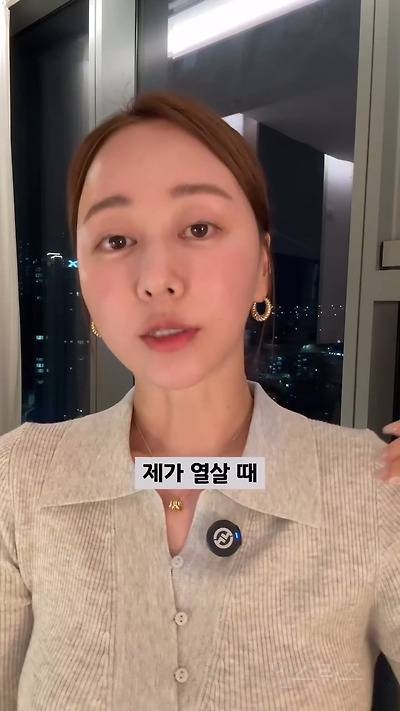 엄마도 없다면서, 머리는 이쁘게 묶었네? | 인스티즈