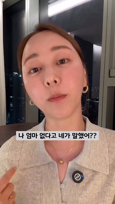 엄마도 없다면서, 머리는 이쁘게 묶었네? | 인스티즈