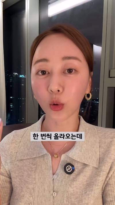 엄마도 없다면서, 머리는 이쁘게 묶었네? | 인스티즈