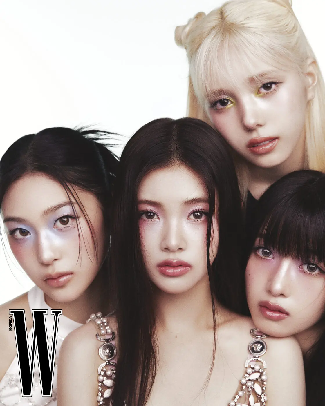 데뷔하자마자 뷰티 화보 찍은 신인 여돌 비주얼.jpg | 인스티즈