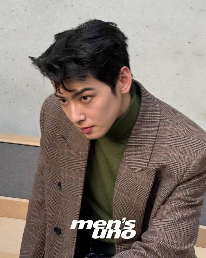 생로랑 맨즈 롱부츠 소화하는 차은우 .jpgif | 인스티즈