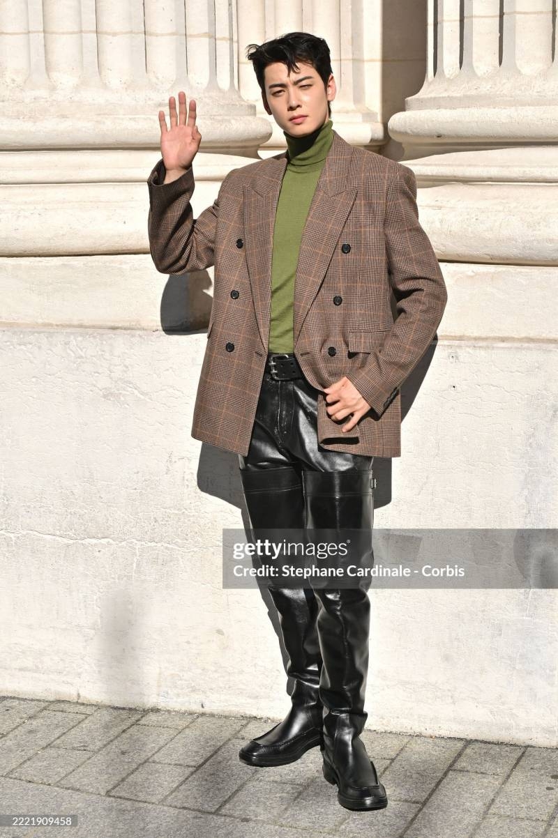 생로랑 맨즈 롱부츠 소화하는 차은우 .jpgif | 인스티즈