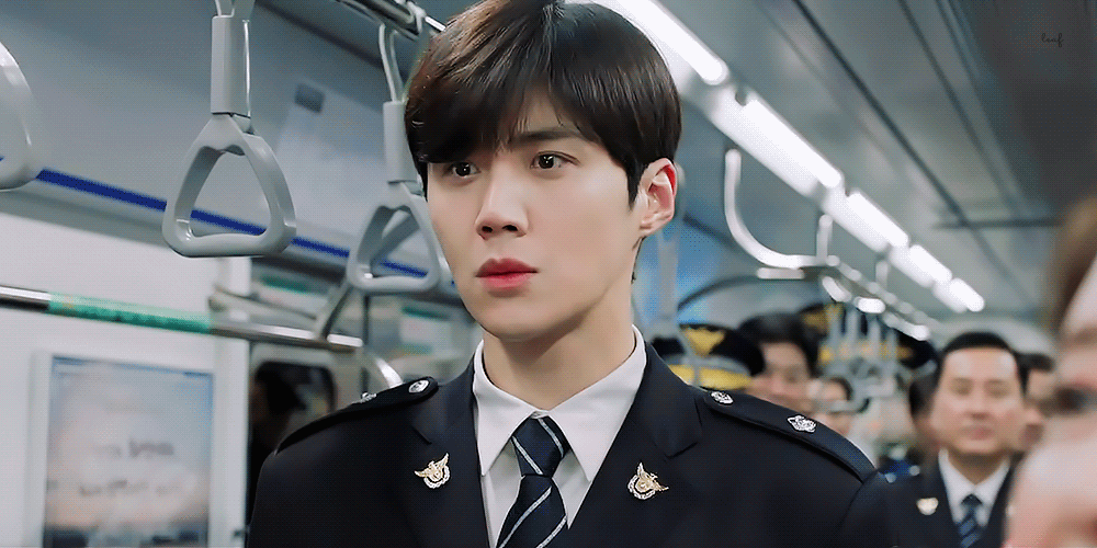 얼굴에 악역과 선역이 모두 있는 배우 .gif | 인스티즈