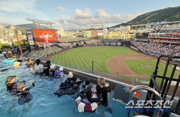 물놀이하며 야구 보는 대전 신구장 | 인스티즈