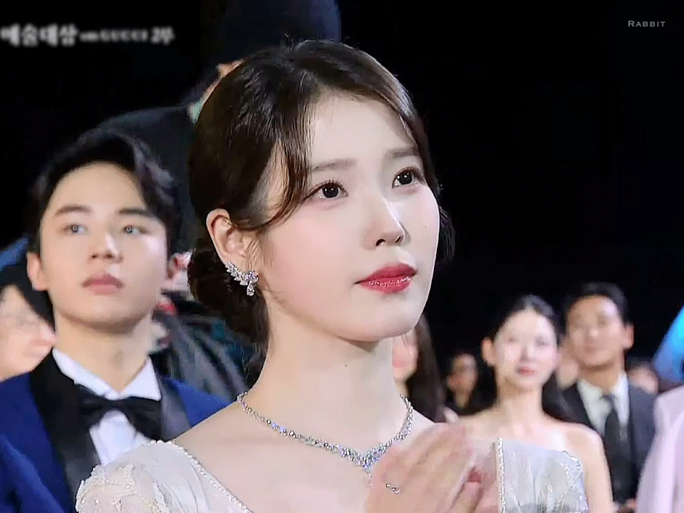 [잡담] 대군부인) 근데 아이유 변우석 둘다 참새 닮지 않았어? | 인스티즈