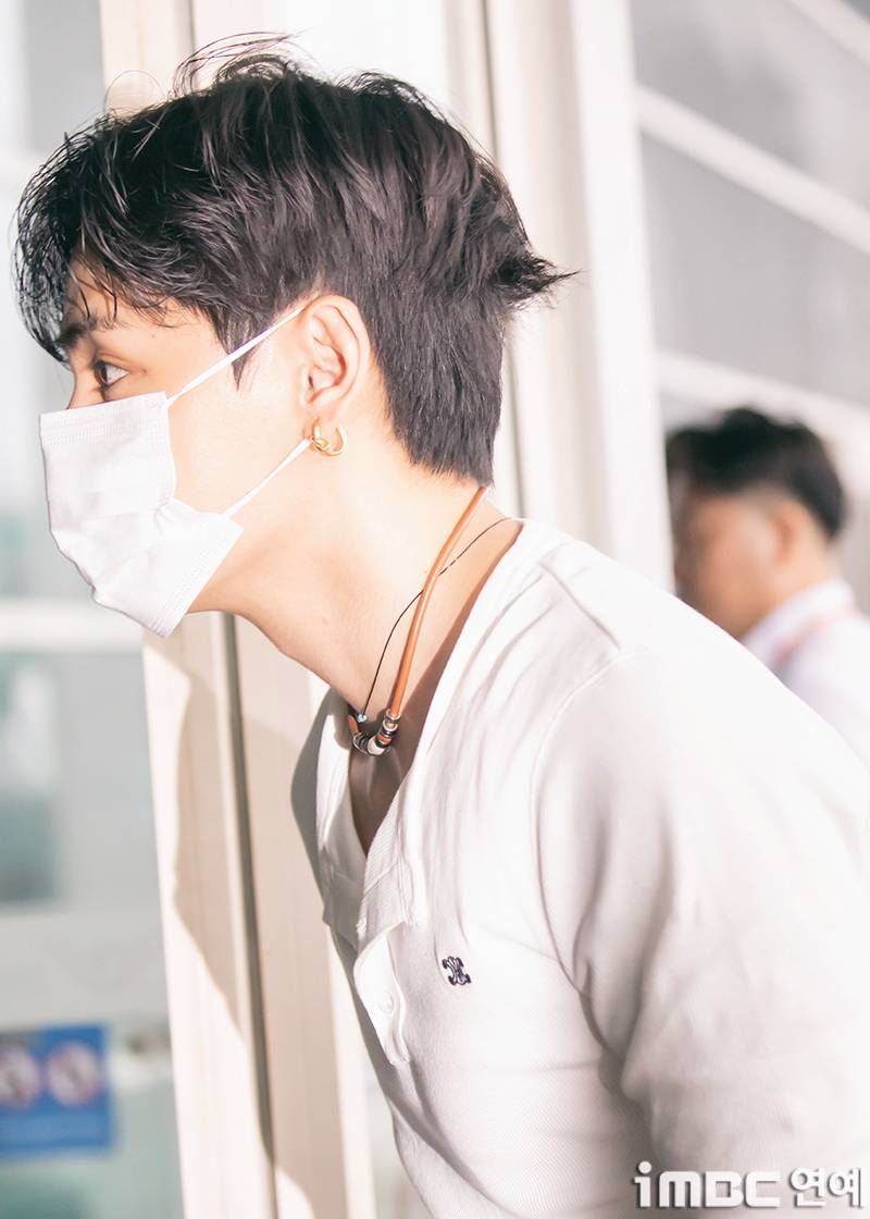 ⚠️현재 𝙅𝙊𝙉𝙉𝘼 고자극이라는 방탄 뷔 몸 두께⚠️ | 인스티즈