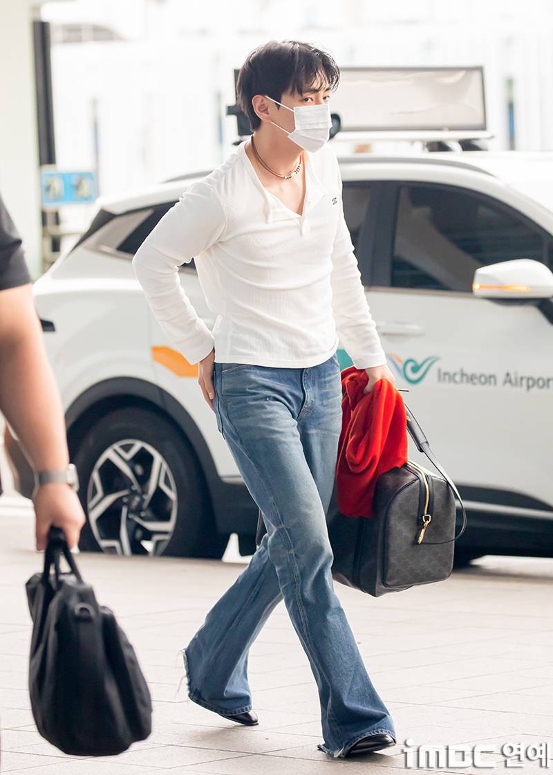 ⚠️현재 𝙅𝙊𝙉𝙉𝘼 고자극이라는 방탄 뷔 몸 두께⚠️ | 인스티즈