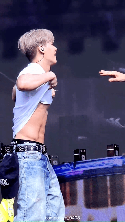 이번 워터밤 레전드 갱신한 아이돌 .jpgif | 인스티즈