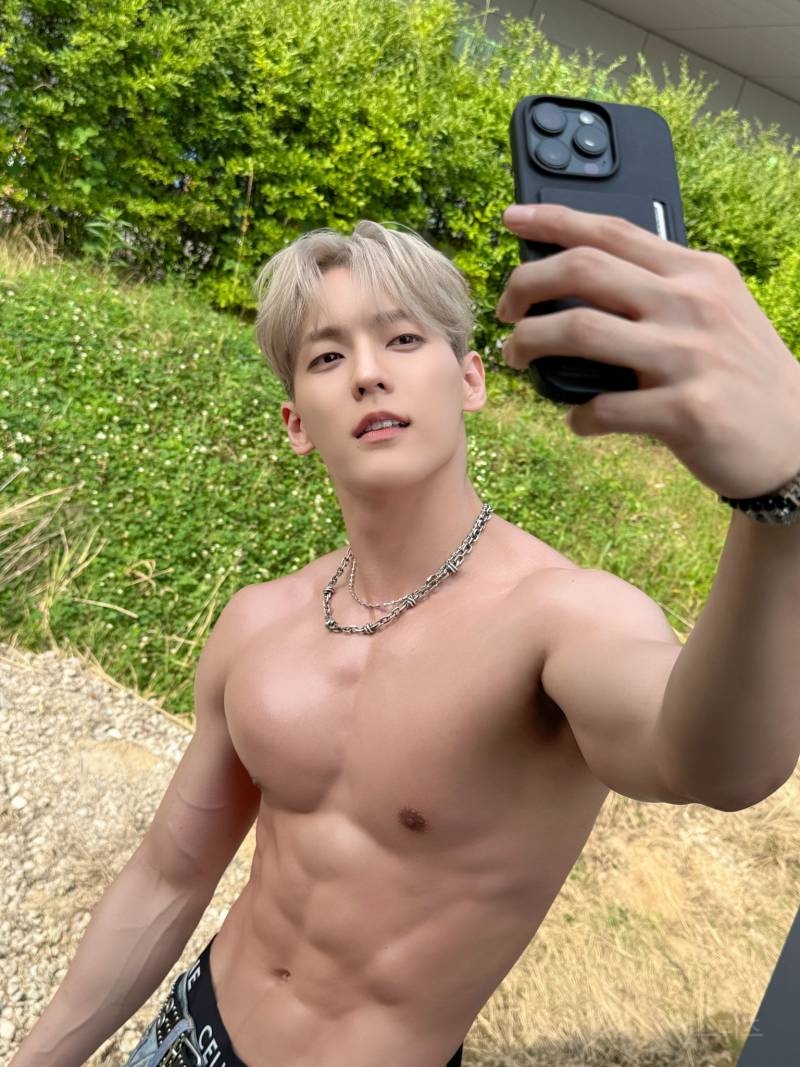 워터밤을 보디빌딩 대회처럼 준비하는 아이돌.jpg | 인스티즈