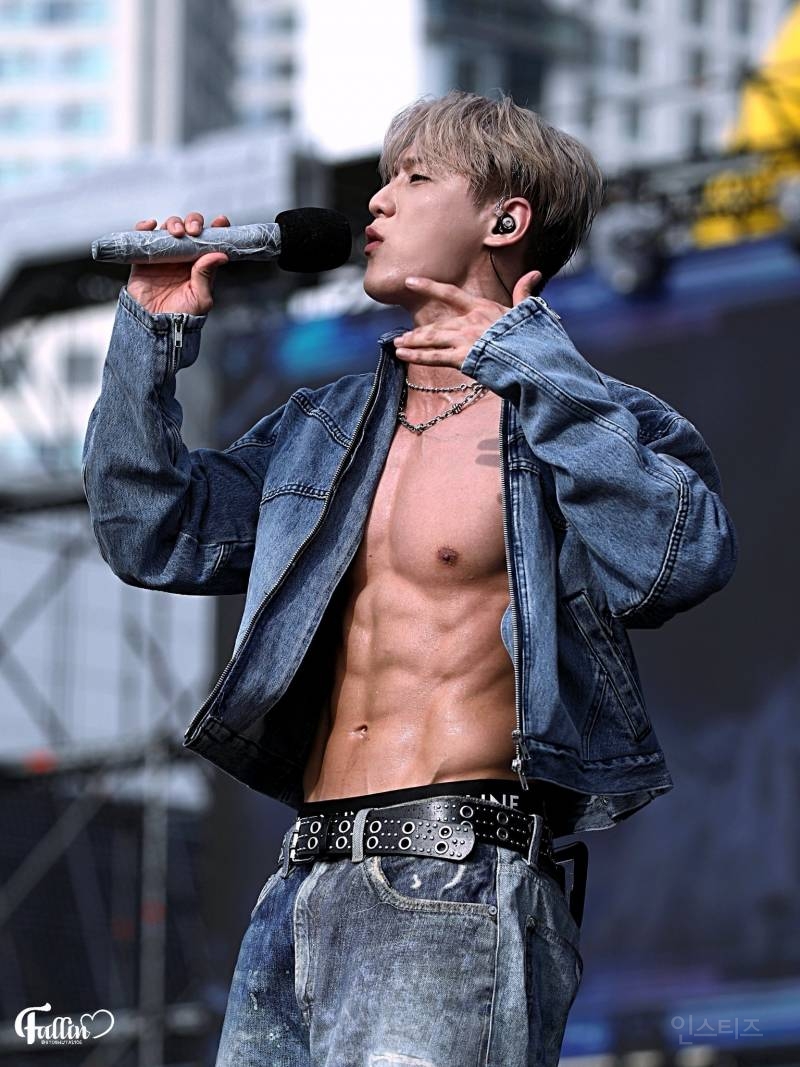 워터밤을 보디빌딩 대회처럼 준비하는 아이돌.jpg | 인스티즈
