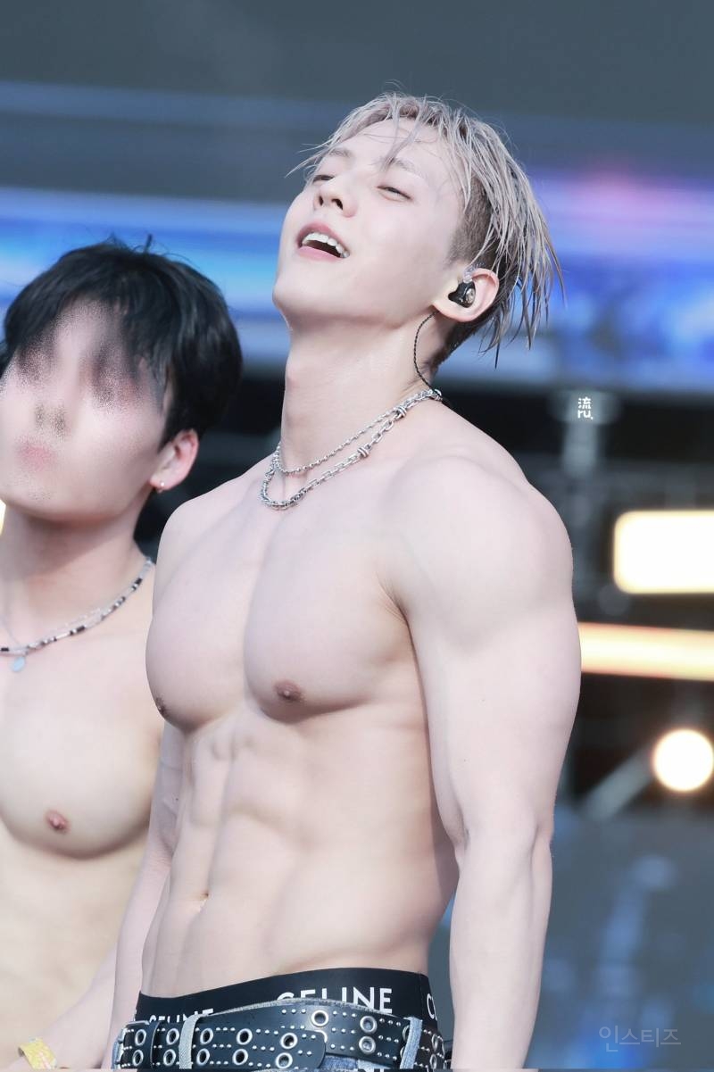 워터밤을 보디빌딩 대회처럼 준비하는 아이돌.jpg | 인스티즈