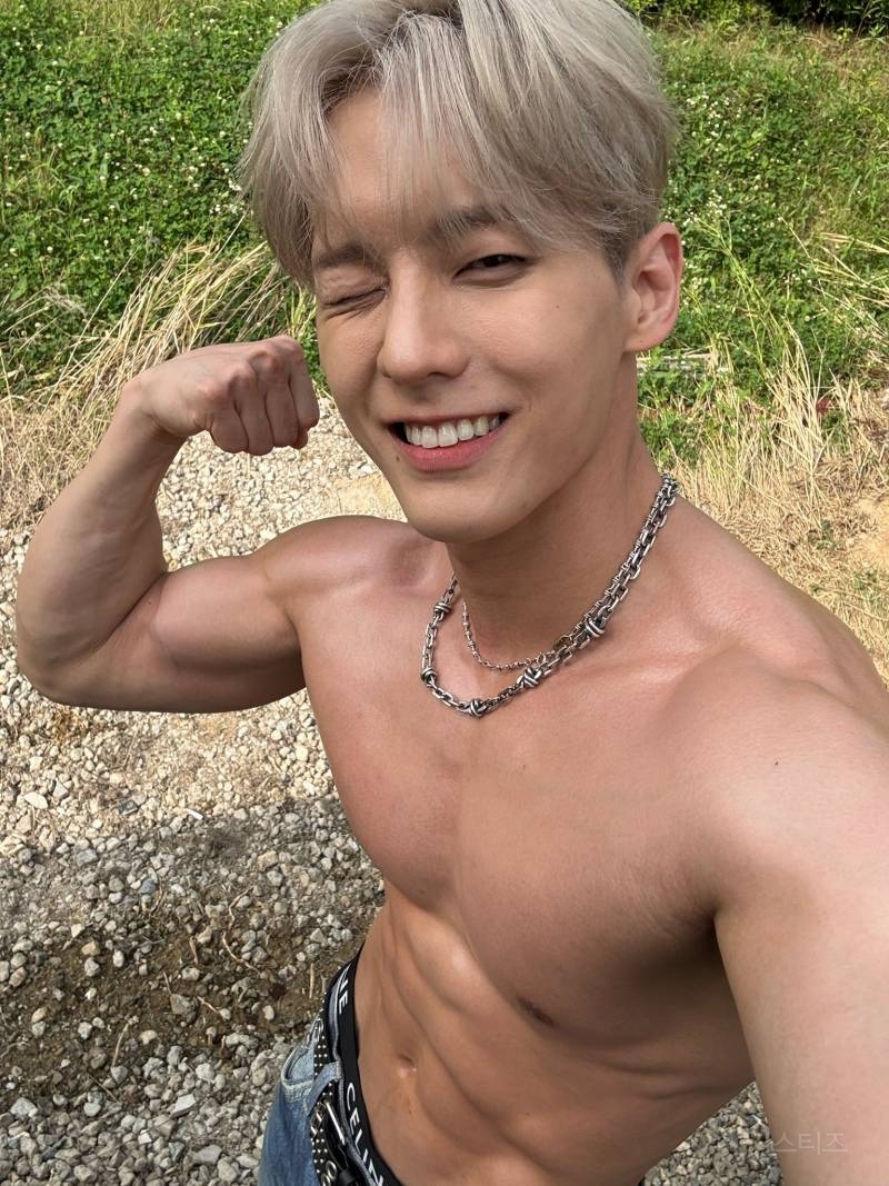 워터밤을 보디빌딩 대회처럼 준비하는 아이돌.jpg | 인스티즈