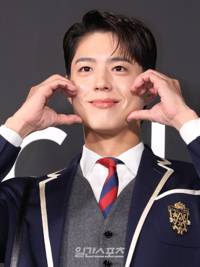 [잡담] [단독] '최초 배우 MC' 박보검, '더 시즌즈' 마이크 내려놓는다…8월 1일 마무리 | 인스티즈