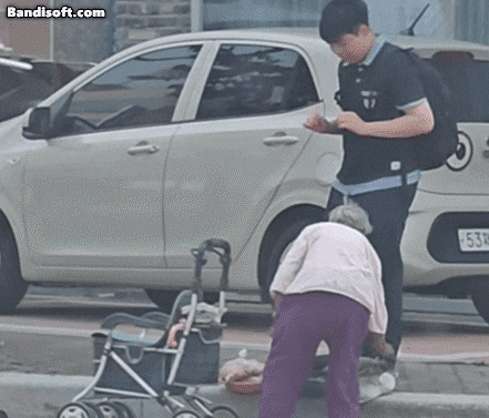 폭염 속 노점 할머니 위해 비상금 꺼냈다…엄마 미소 짓게 한 중학생의 행동 | 인스티즈