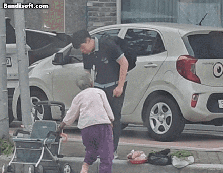 폭염 속 노점 할머니 위해 비상금 꺼냈다…엄마 미소 짓게 한 중학생의 행동 | 인스티즈