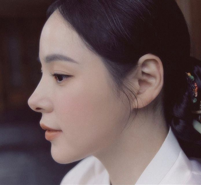 [잡담] 옆태 이쁜 연예인 하면 누구 생각나? | 인스티즈