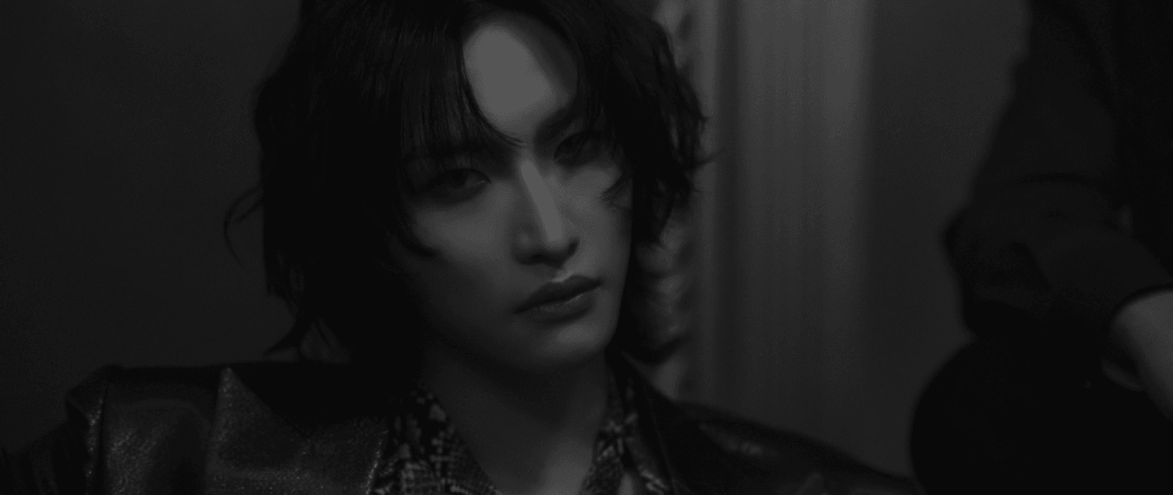 오늘자 미국 앨범 낸 에이티즈 뮤비 비주얼.gif | 인스티즈