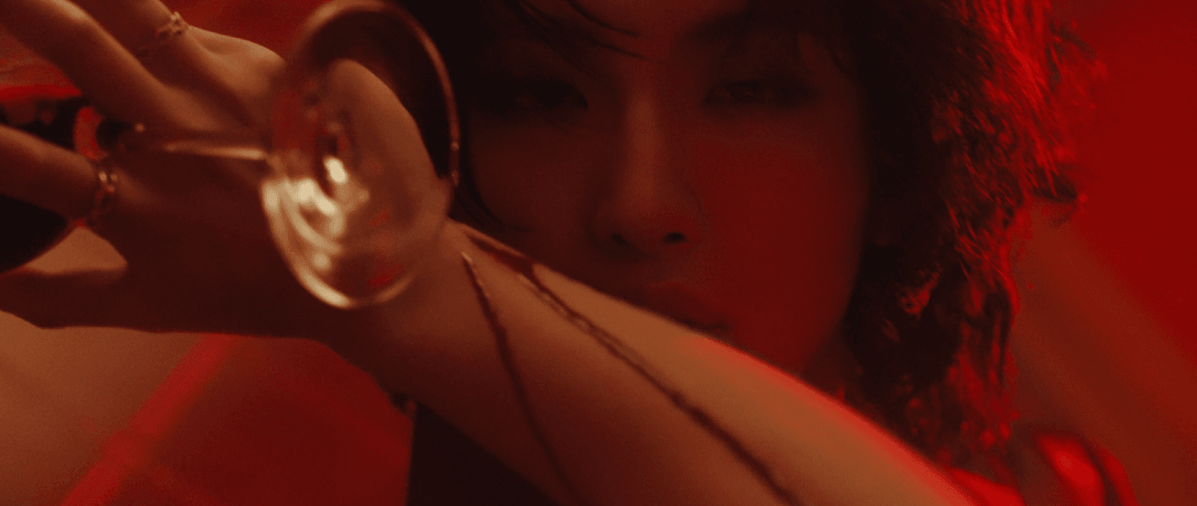 오늘자 미국 앨범 낸 에이티즈 뮤비 비주얼.gif | 인스티즈