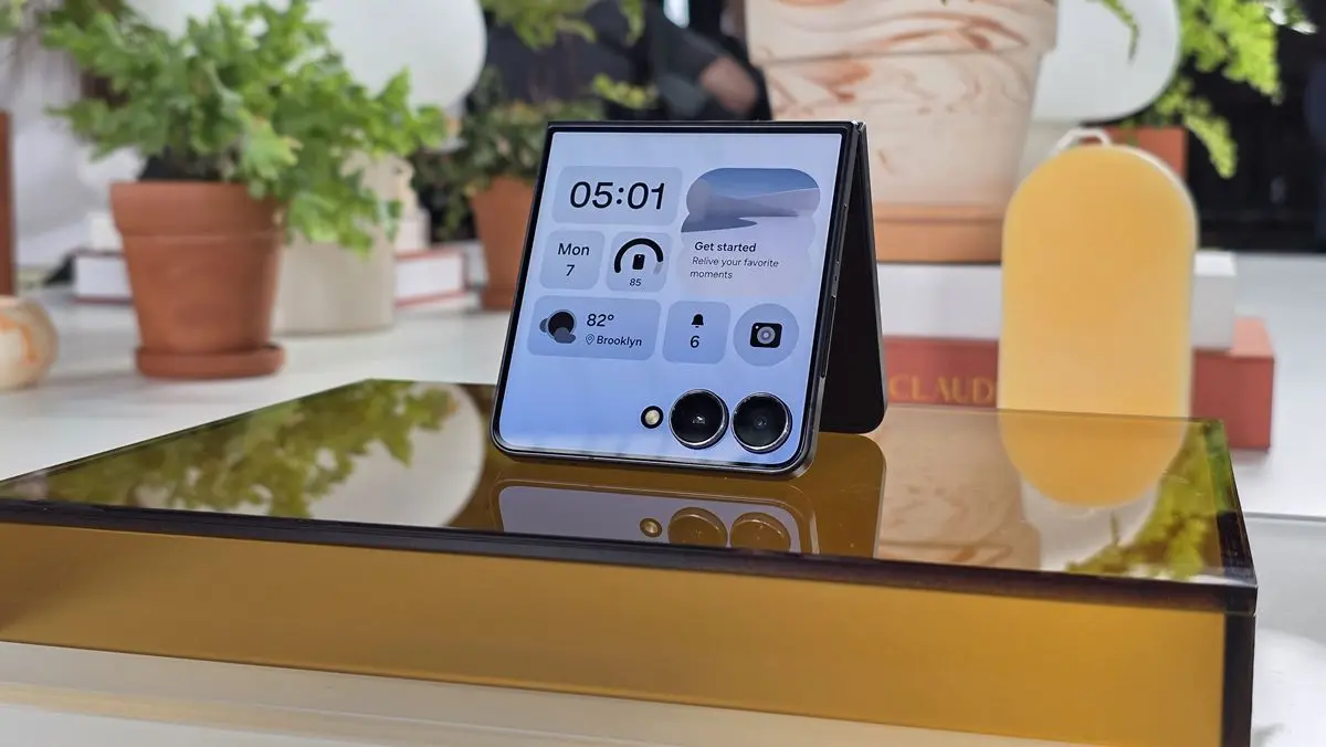 현재 여론 𝙅𝙊𝙉𝙉𝘼 갈린다는 갤 플립 실물.JPG | 인스티즈