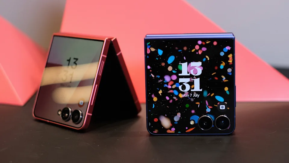 현재 여론 𝙅𝙊𝙉𝙉𝘼 갈린다는 갤 플립 실물.JPG | 인스티즈